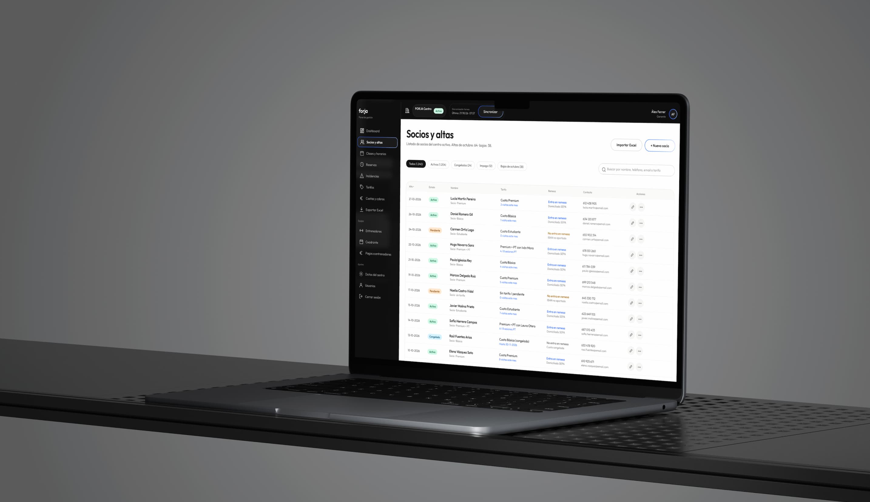Forja Fitness — dashboard de socios en portátil
